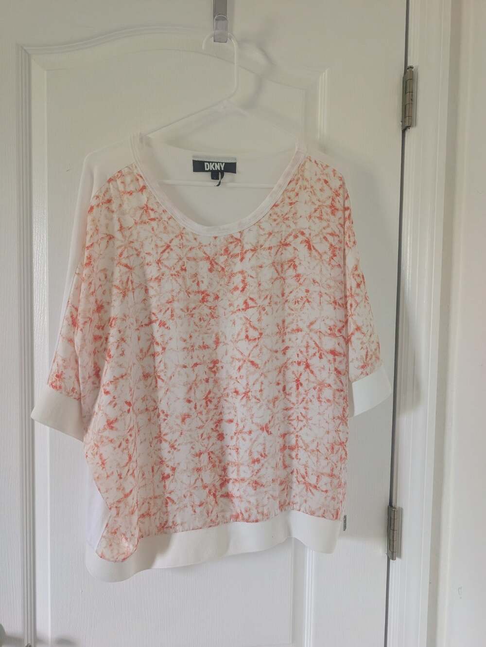 DKNY Women's Large Printed Asymmetrical Coral & white, Cottagecore, Croquetta